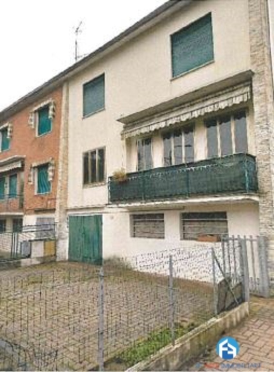 Casa semindipendente in Via Contarelli, Fabbrico, 7 locali, 1 bagno