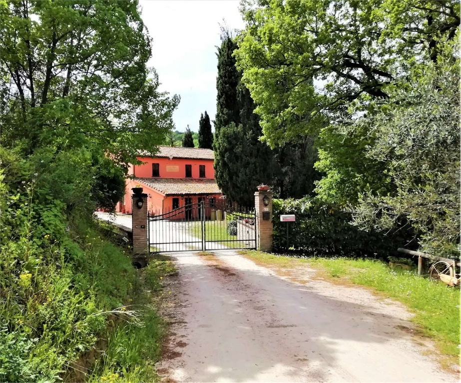 Rustico in Ca Vagnino, Urbino, 11 locali, 7 bagni, giardino privato