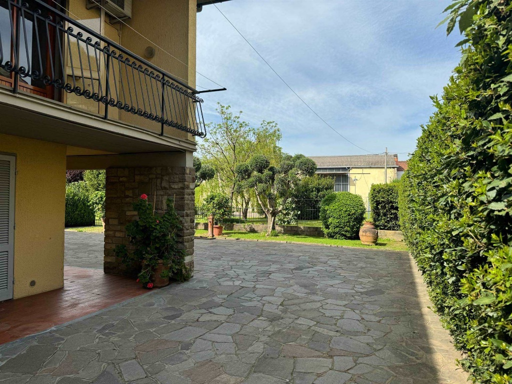 Villa a schiera in Via del castellare, Prato, 10 locali, 2 bagni