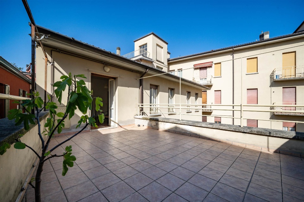Quadrilocale a Lecco, 1 bagno, 107 m², 2° piano, terrazzo in vendita