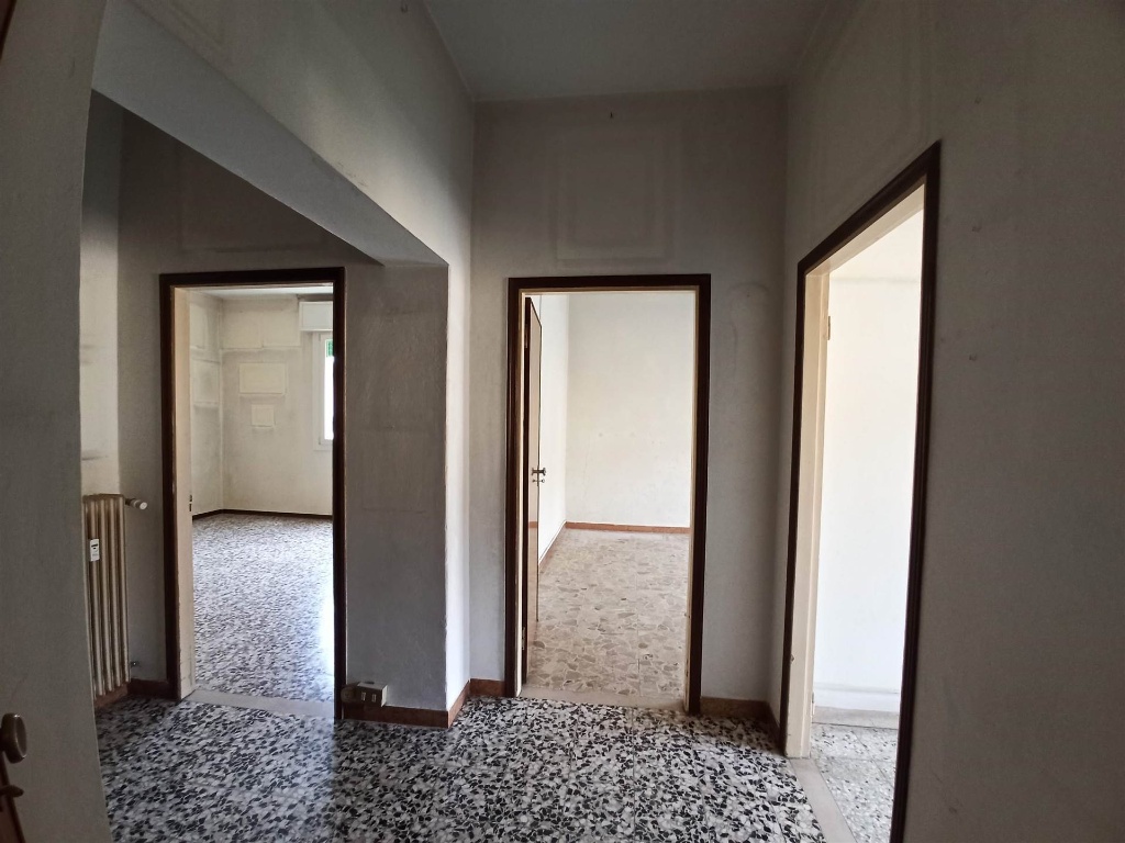 Appartamento a Spinea, 5 locali, 1 bagno, 77 m², 1° piano, abitabile