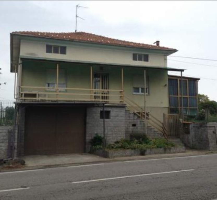 Villa in Corso Giuseppe Garibaldi 19, Gattico-Veruno, 8 locali, garage