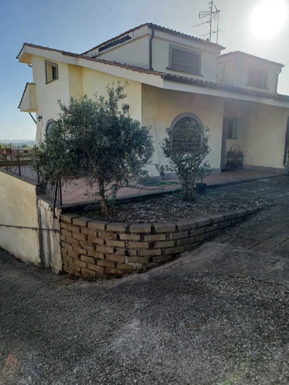 Villa a schiera in VIA DI VALLE LINDA, Castelnuovo di Porto, 5 locali