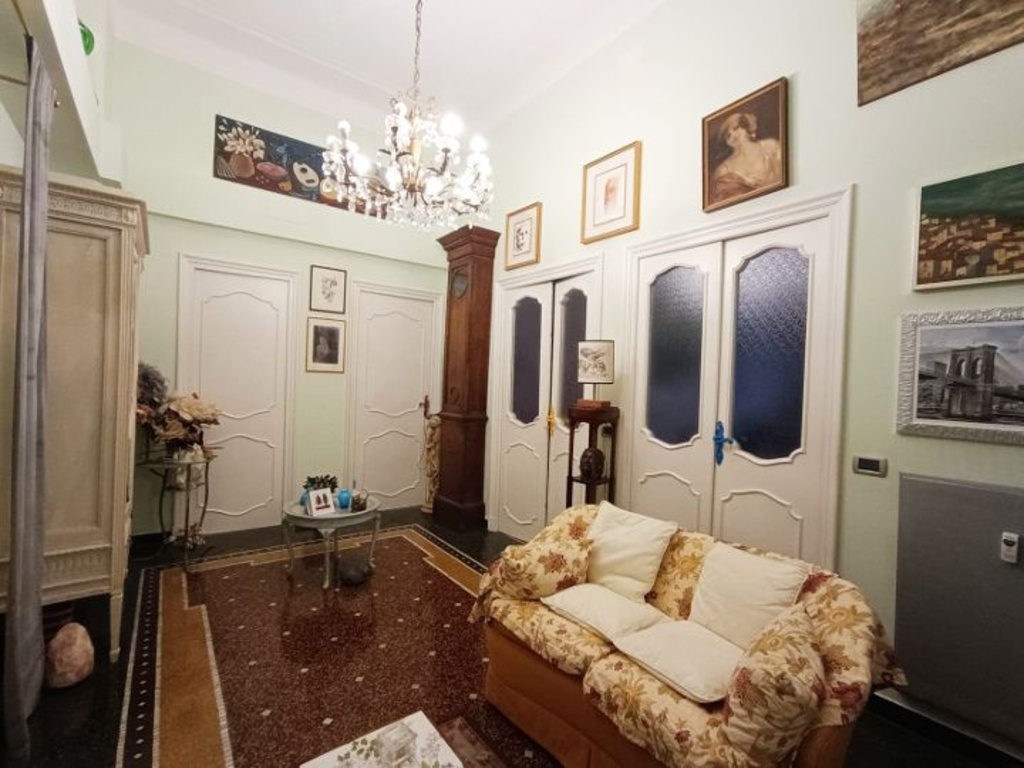 Appartamento in Corso Sardegna, Genova, 6 locali, 1 bagno, arredato