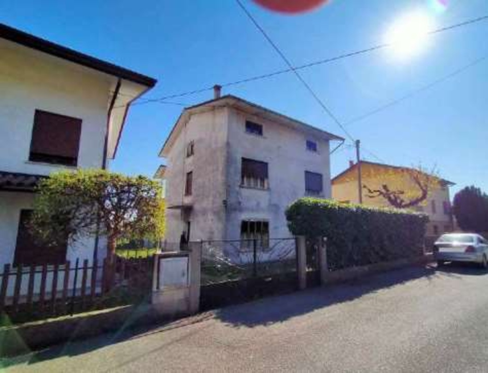 Casa indipendente in Via Papa Luciani, Farra di Soligo, 9 locali