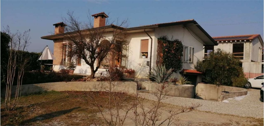 Casa indipendente in Via San Martino, San Zenone degli Ezzelini