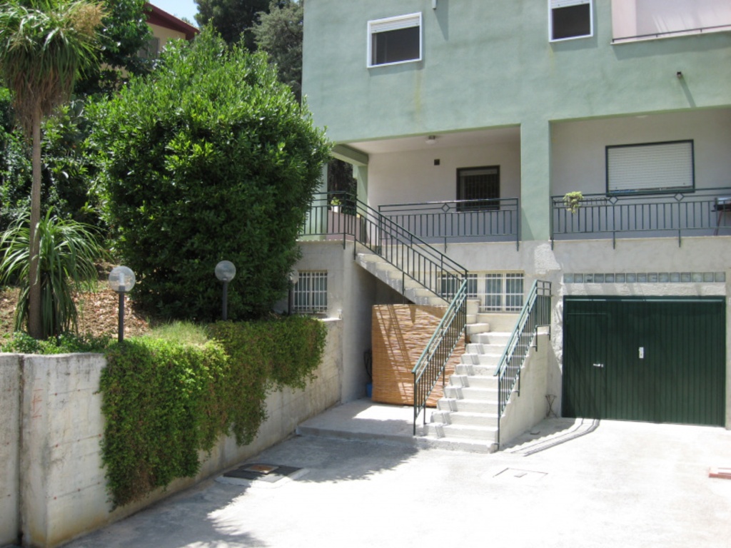 Villa in Via R. Wagner, Altofonte, 1 bagno, giardino in comune, 270 m²