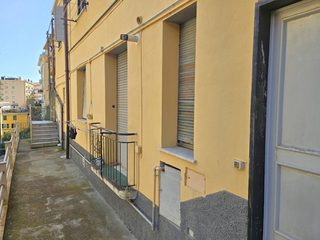 Appartamento in Via Adamo Centurione, Genova, 5 locali, 1 bagno, 70 m²