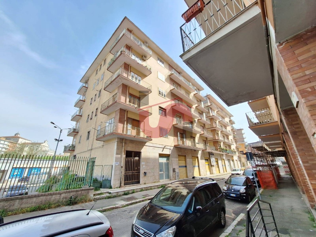 Appartamento in Via Munazio Planco, Benevento, 6 locali, 2 bagni