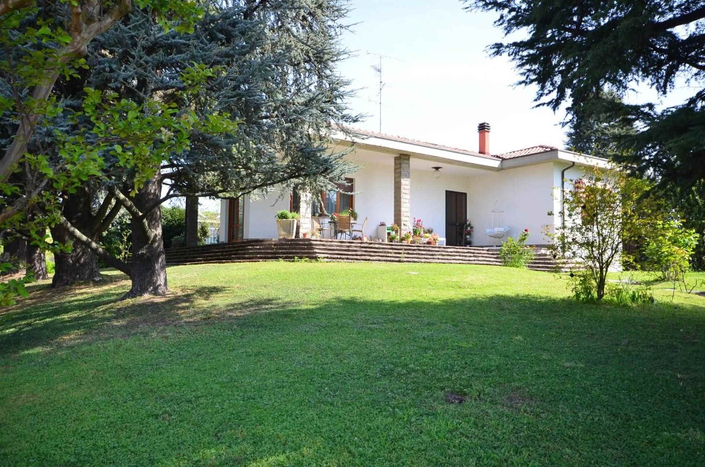 Villa in VIA CASTELFRANCO 17, Valsamoggia, 9 locali, 4 bagni, 256 m²