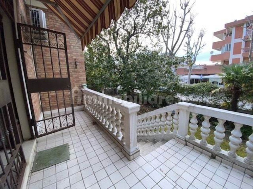 Casa indipendente a Rimini, 14 locali, 2 bagni, 200 m², terrazzo