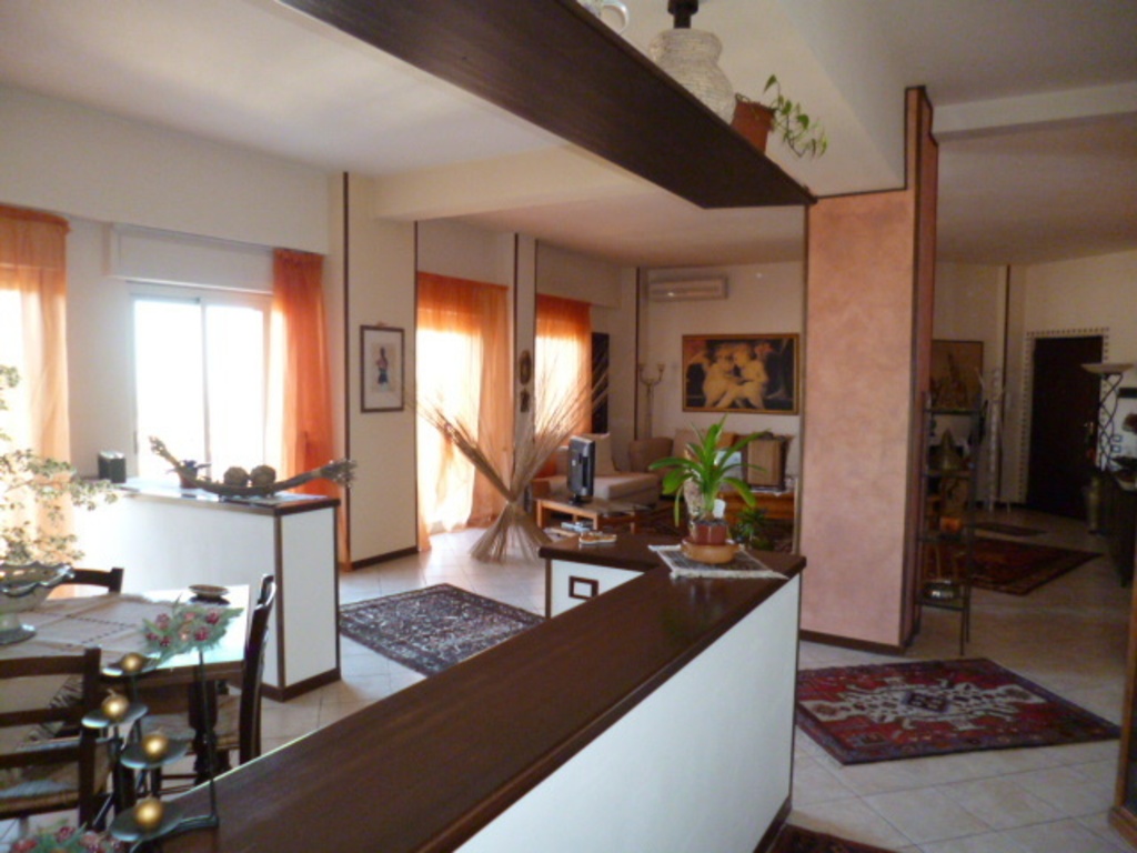 Appartamento a Ragusa, 6 locali, 2 bagni, garage, arredato, 220 m²