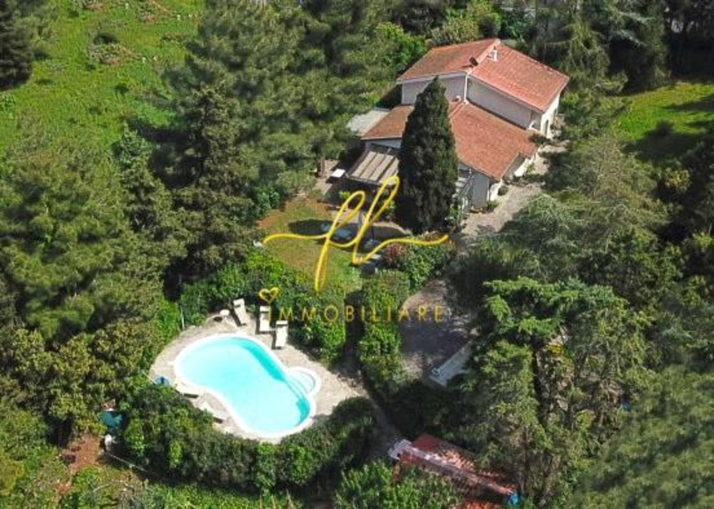Villa a Livorno, 9 locali, 4 bagni, giardino privato, 265 m²