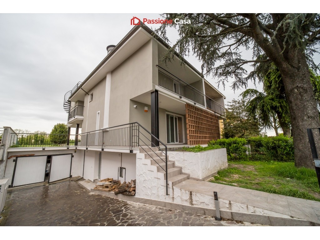 Casa semindipendente in Via Salati, Parma, 5 locali, 3 bagni, garage