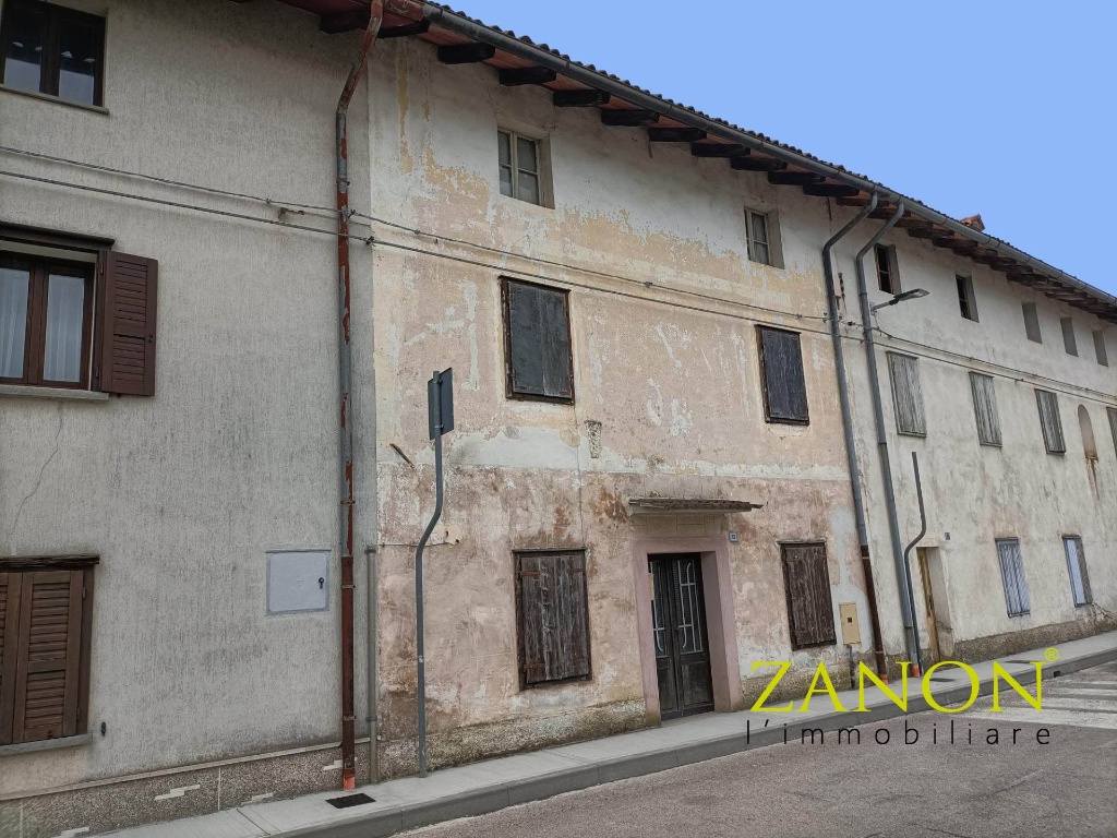 Casa semindipendente in Via Zorutti, Capriva del Friuli, 7 locali