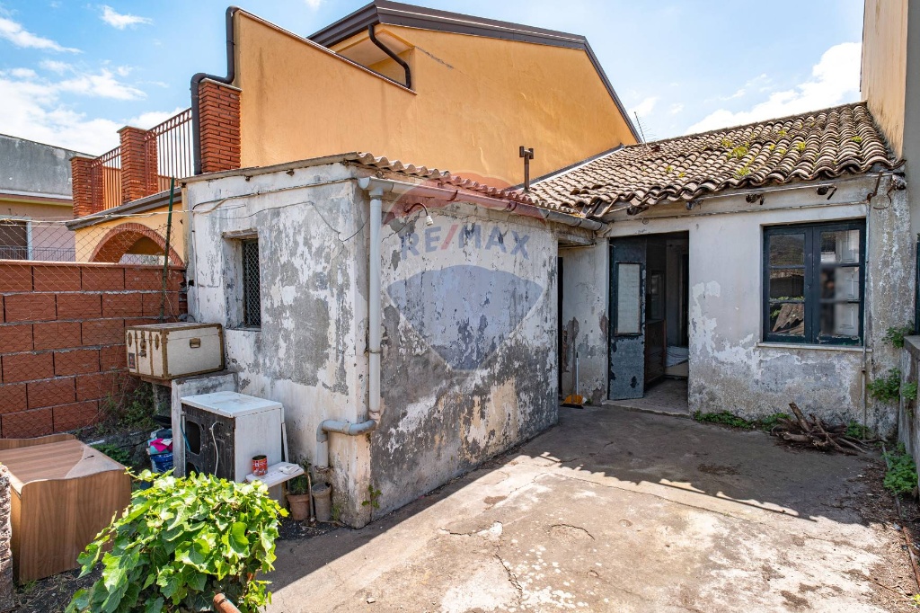 Casa indipendente in Via Lavina, Aci Sant'Antonio, 5 locali, 1 bagno