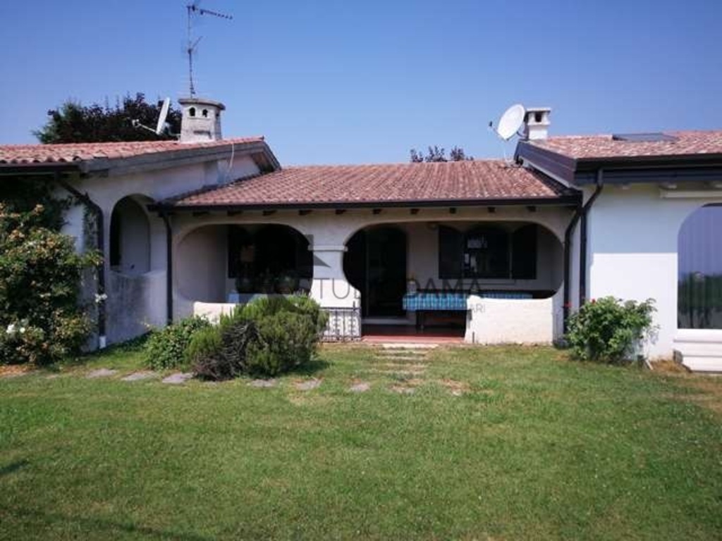 Villa a schiera a Moniga del Garda, 3 locali, 1 bagno, con box, 130 m²