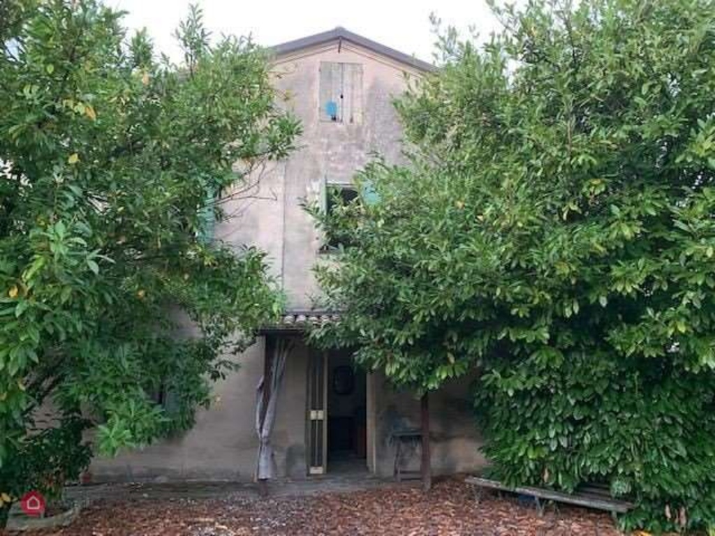 Rustico a San Felice sul Panaro, 5 locali, 1 bagno, giardino privato