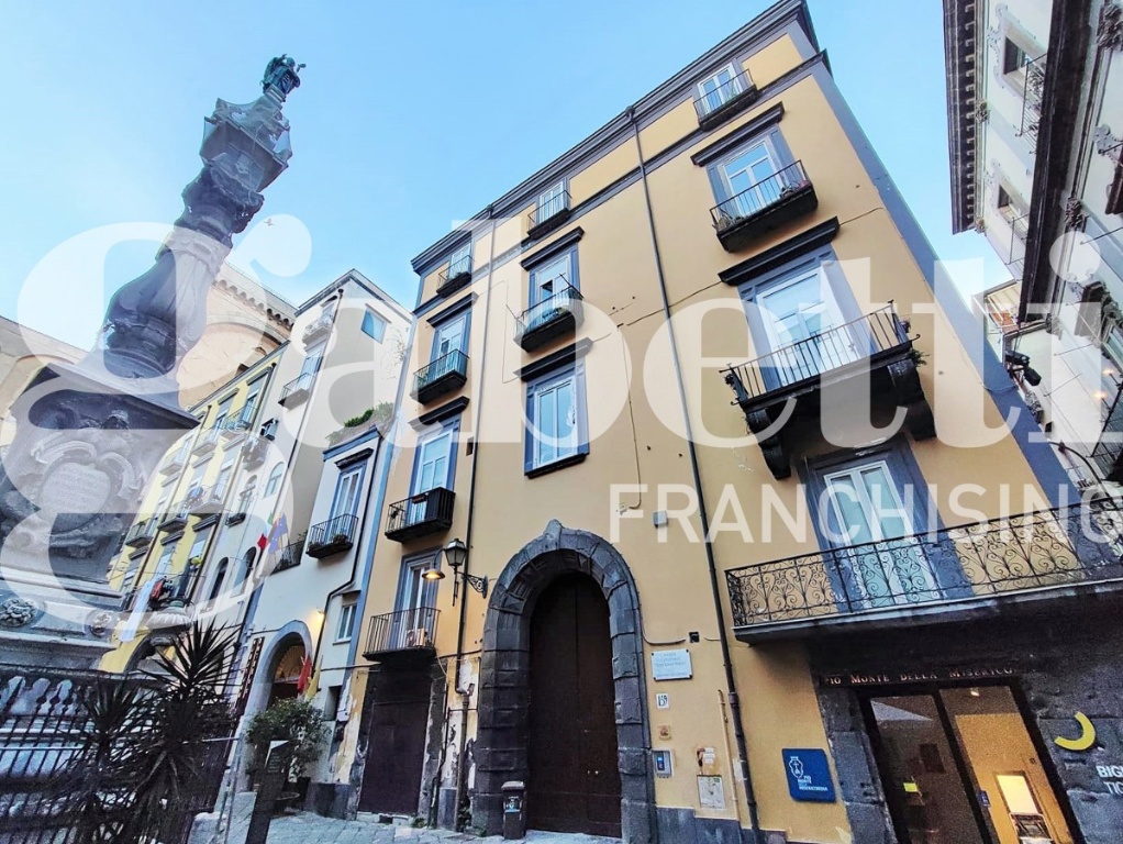Appartamento in Cardinale Sisto Riario Sforza, Napoli, 5 locali