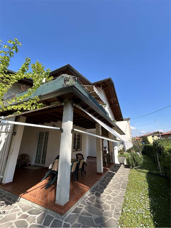 Villa ad Azzano San Paolo, 12 locali, 4 bagni, garage, 340 m²