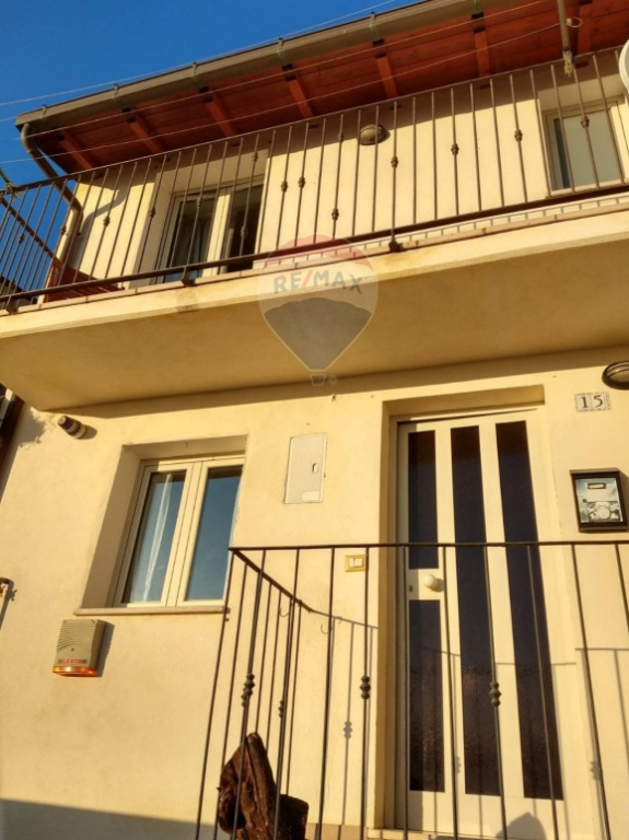 Casa semindipendente in Via Renari, L'Aquila, 4 locali, 3 bagni, 85 m²