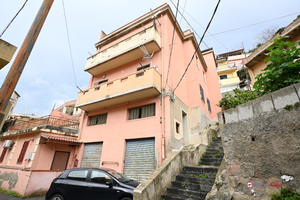 Quadrilocale in Via Pietro Castelli, Messina, 1 bagno, 90 m², 2° piano