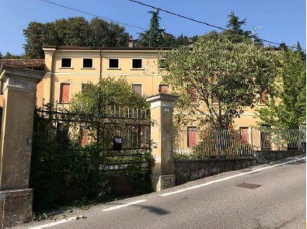 Villa in VIA RIPA BIANCA, Solferino, 12 locali, 3 bagni, 780 m²
