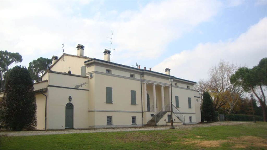 Villa a Faenza, 15 locali, 6 bagni, giardino privato, garage, 1200 m²