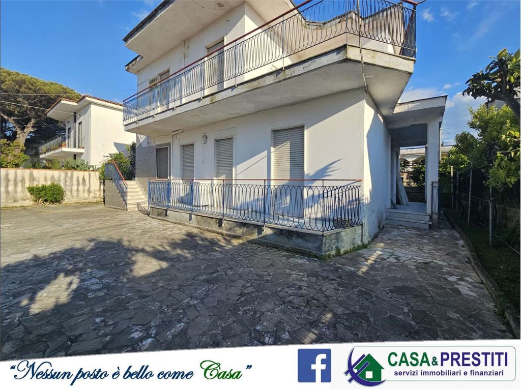 Villa a Castel Volturno, 12 locali, 4 bagni, giardino privato, 200 m²