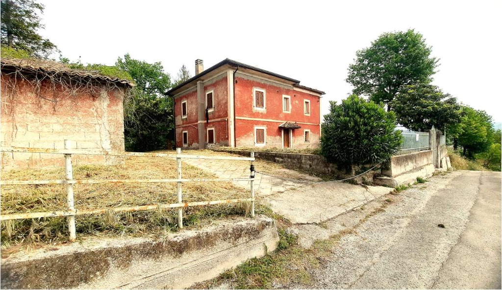 Rustico a Monte San Giovanni Campano, 11 locali, 200 m² in vendita
