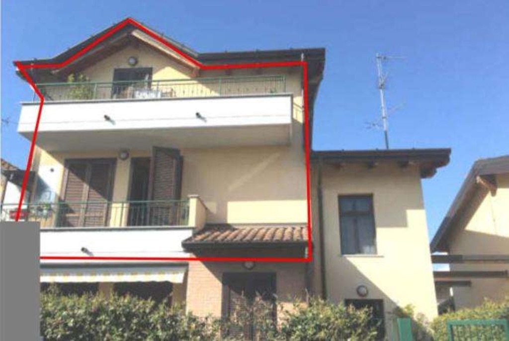 Appartamento in Via Giovanni Pascoli 42/A, Rovello Porro, 5 locali