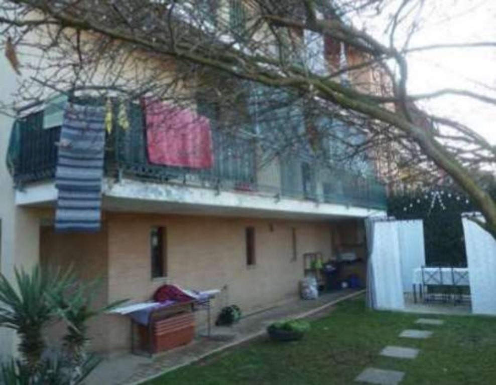 Quadrilocale in Via Treviglio, Fara Gera d'Adda, 1 bagno, garage