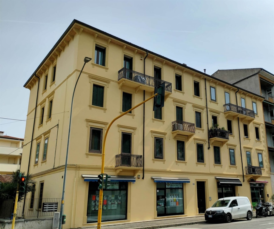 Quadrilocale a Verona, 2 bagni, 147 m², 3° piano, ascensore, abitabile