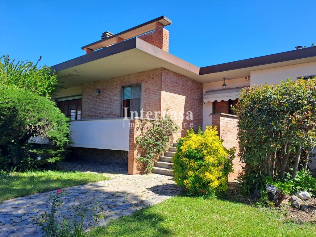 Villa a San Giuliano Terme, 6 locali, 2 bagni, giardino privato