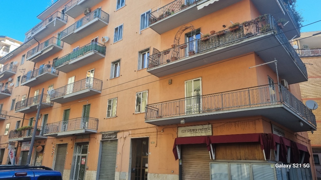 Appartamento in Via Guarini, Avellino, 5 locali, 1 bagno, arredato