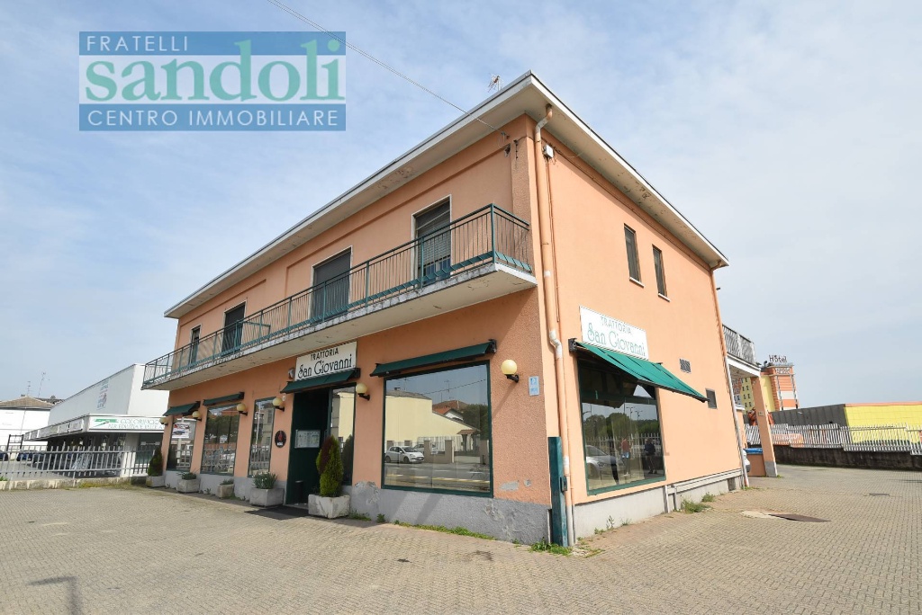 Casa indipendente in Via Trino, Vercelli, 9 locali, 4 bagni, 400 m²