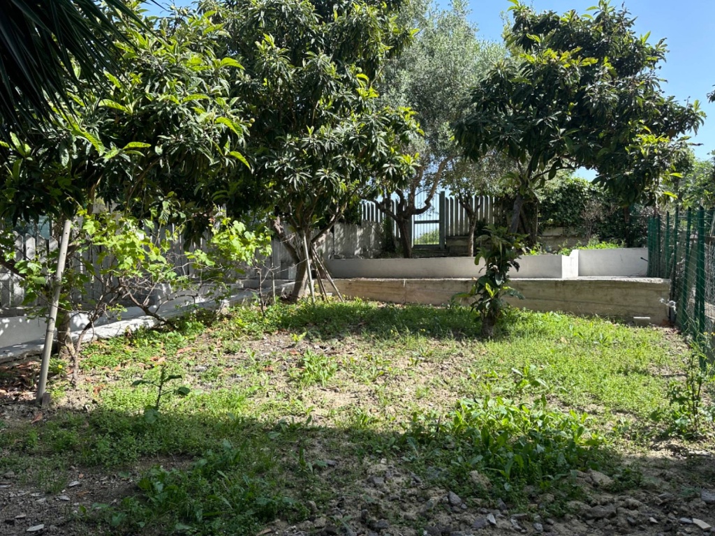 Bilocale in Vicolo Teverino, Monterotondo, 1 bagno, giardino privato