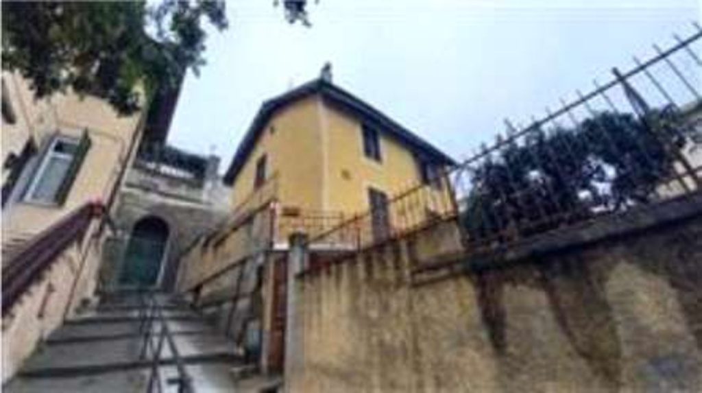 Casa indipendente in Salita Aquileia 8, Savona, 8 locali, 2 bagni