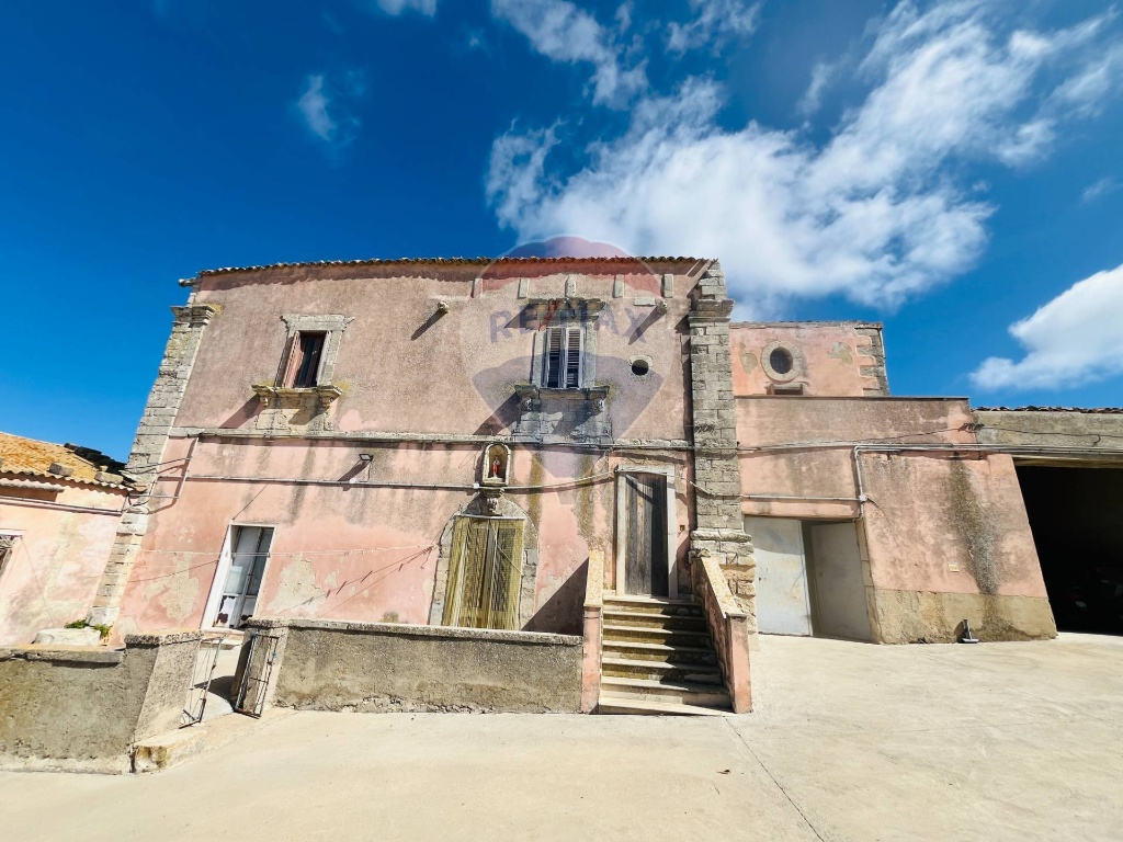 Rustico in Contrada Sant'Icono, Ragusa, 21 locali, 2 bagni, con box