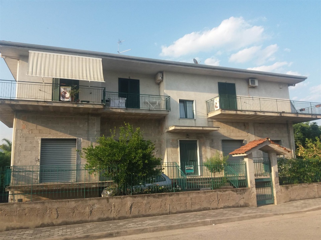 Palazzo a Pontecagnano Faiano, 10 locali, 2 bagni, 880 m² in vendita