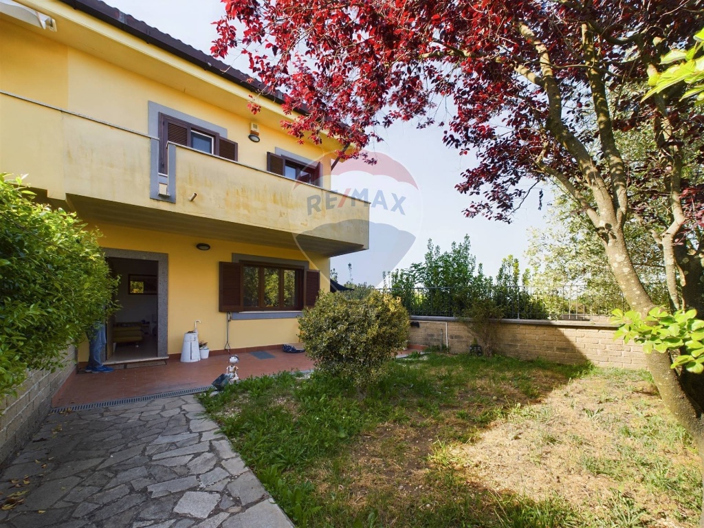 Villa a schiera in Via Quarantina, Campagnano di Roma, 6 locali