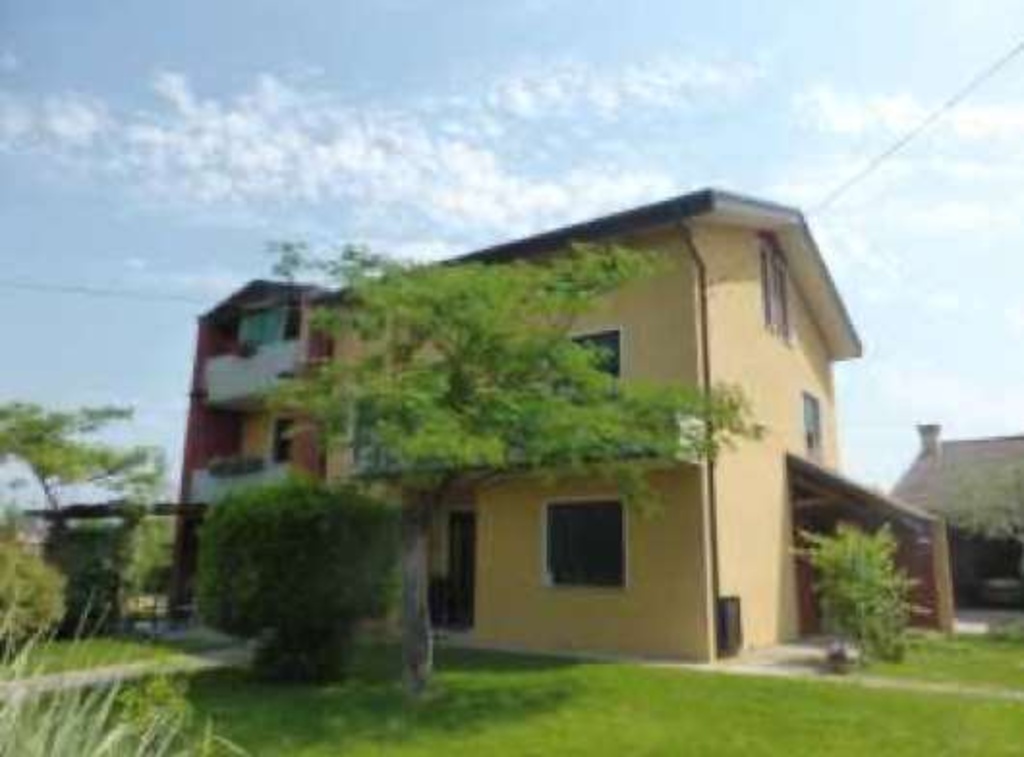 Casa indipendente in Via Sega, Dueville, 11 locali, 3 bagni, garage