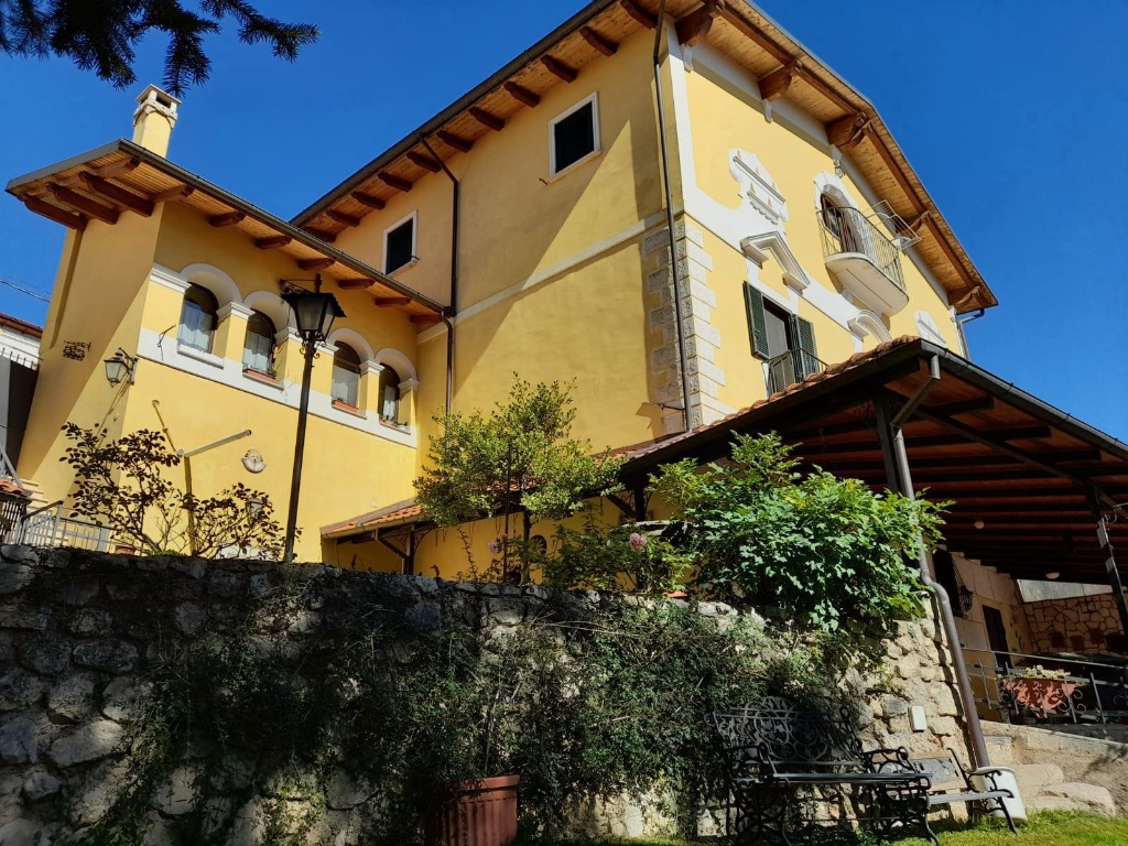 Villa singola a Tagliacozzo, 300 m², multilivello in vendita