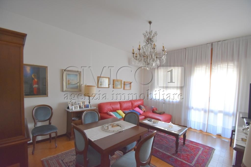 Appartamento in Viale Giuseppe Mazzini 269, Vicenza, 6 locali, 2 bagni
