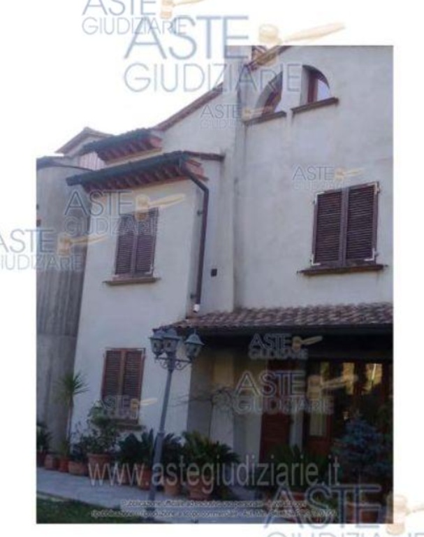 Appartamento a Casciana Terme Lari, 8 locali, 1 bagno, 100 m²