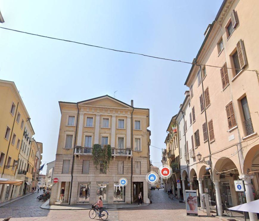 Casa indipendente in Zona piazza guglielmo marconi, Mantova, 10 locali