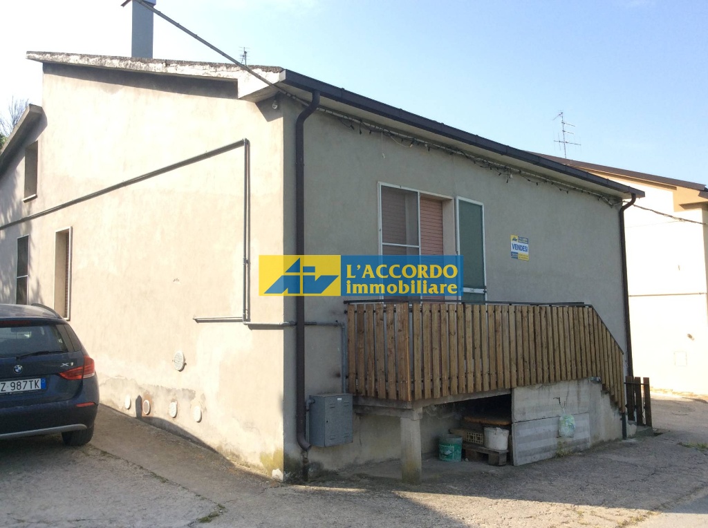 Casa indipendente in VIA ORFENTO, Chieti, 6 locali, 1 bagno, 100 m²