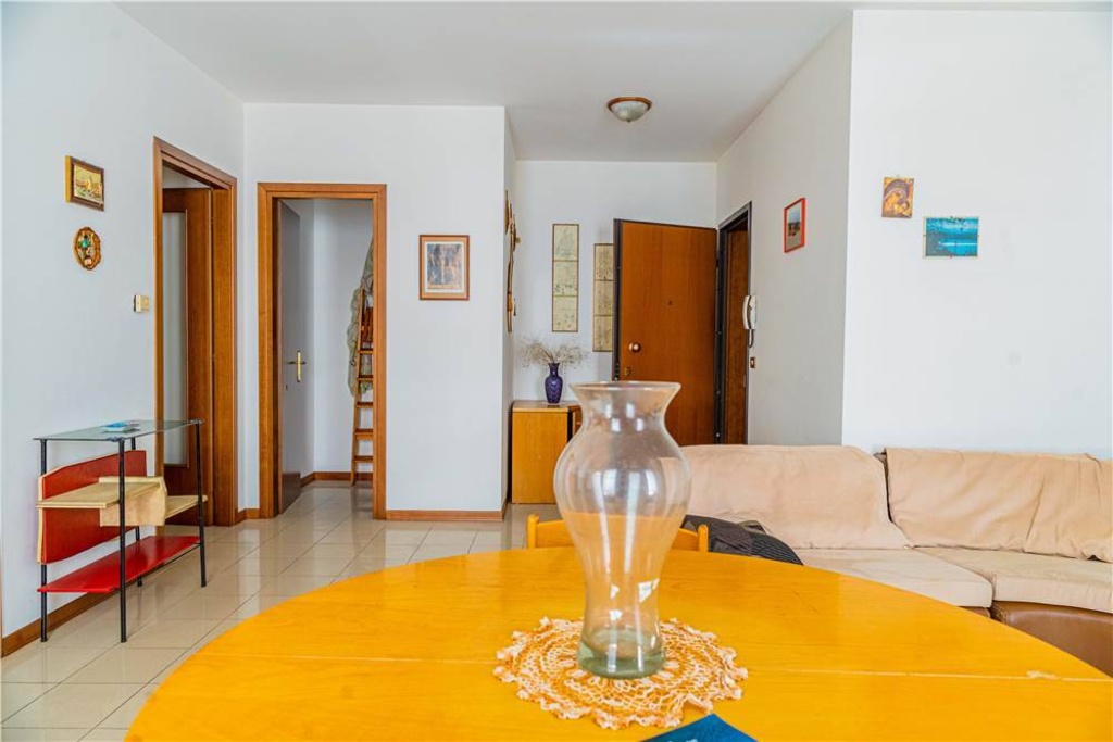 Appartamento in Via Lazzarin, Conegliano, 6 locali, 2 bagni, 110 m²