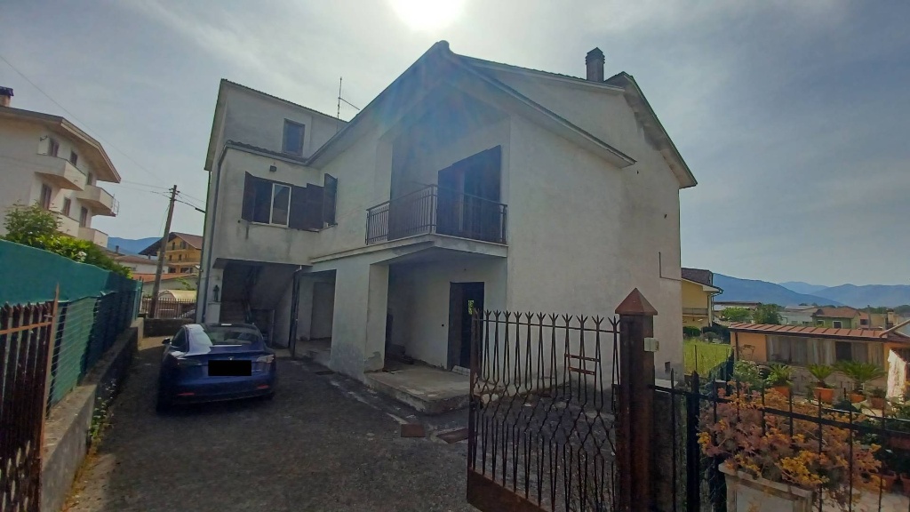 Casa indipendente in Via prati, Amaseno, 10 locali, 2 bagni, 300 m²