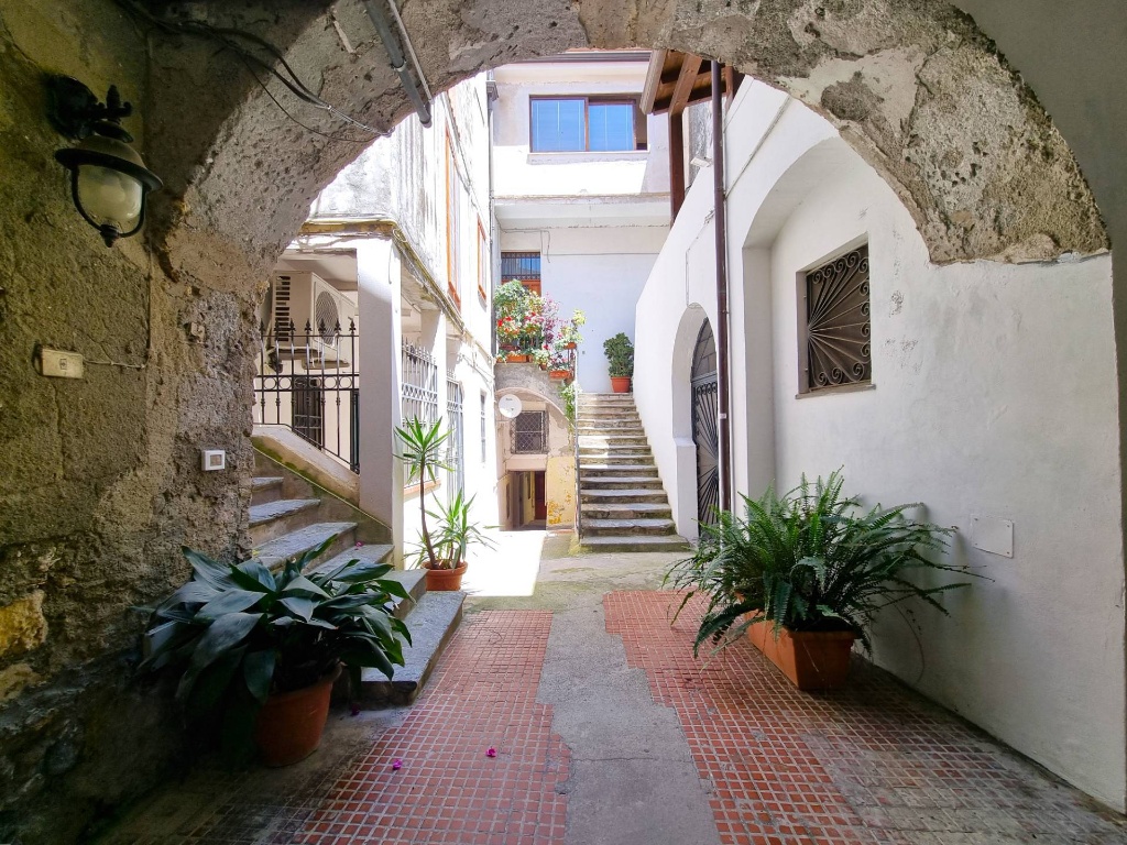 Bilocale in Via Poerio, Catanzaro, 1 bagno, 40 m², 1° piano in vendita